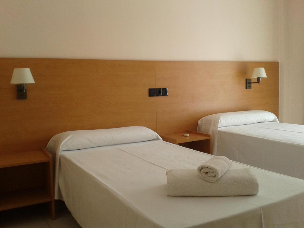 Bay Hotel Росас Экстерьер фото